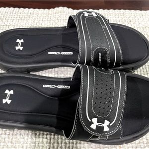 Under armour black slides - women’s size 9 - adjustable- like new